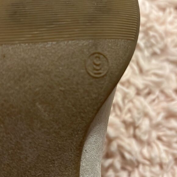 Old Navy Cream Ankle Boots. Size 9 - Picture 5 of 6